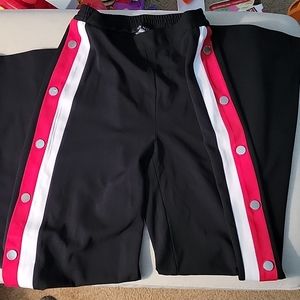 Venue pull on flare leg